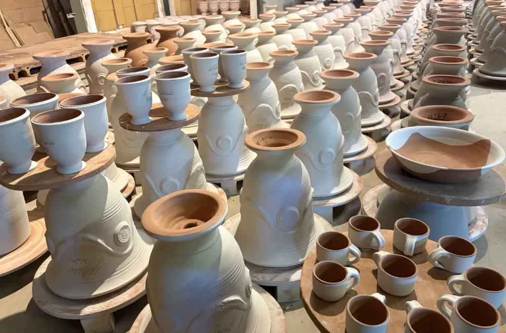 Raum mit Anduze Keramik